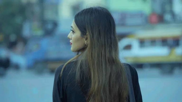 Arif Sonnet's 'Tahar Chokhe Duniya-05' documentary offers a unique perspective on our world.